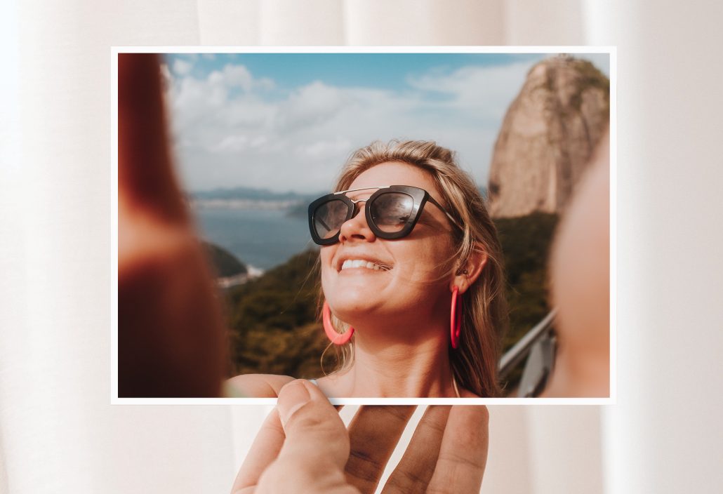 Tarjetas de felicitación con selfie de una mujer